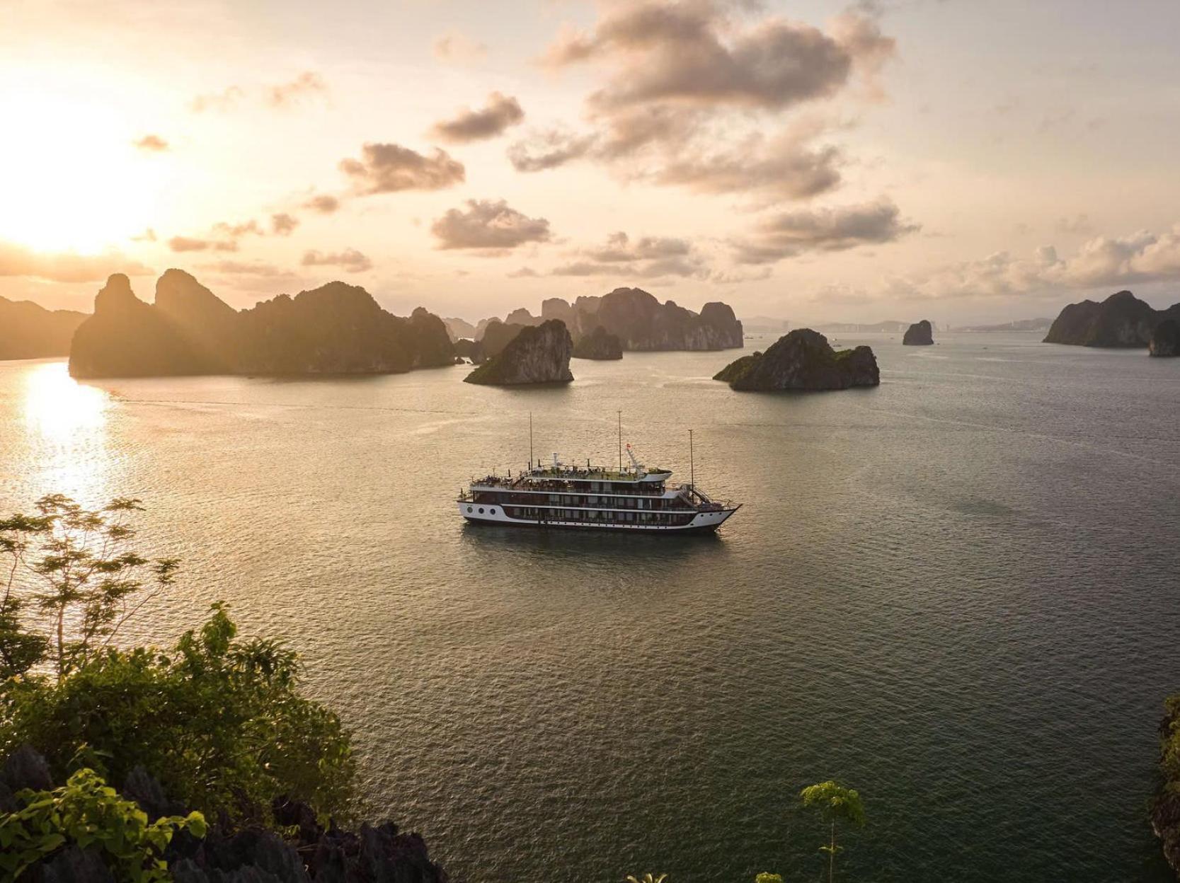 Le Journey Elegance Cruise Hotel Ha Long Eksteriør billede