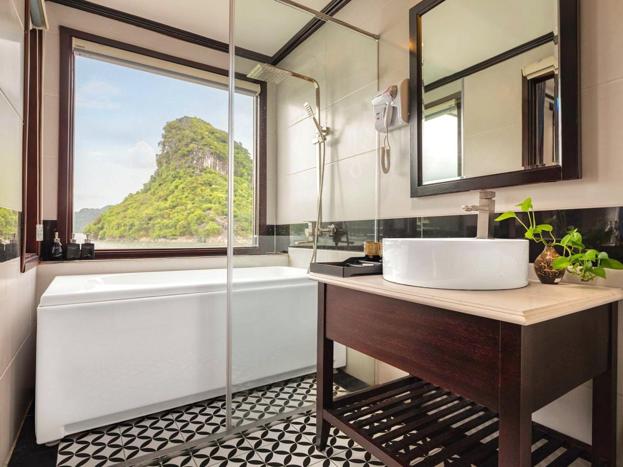 Le Journey Elegance Cruise Hotel Ha Long Eksteriør billede