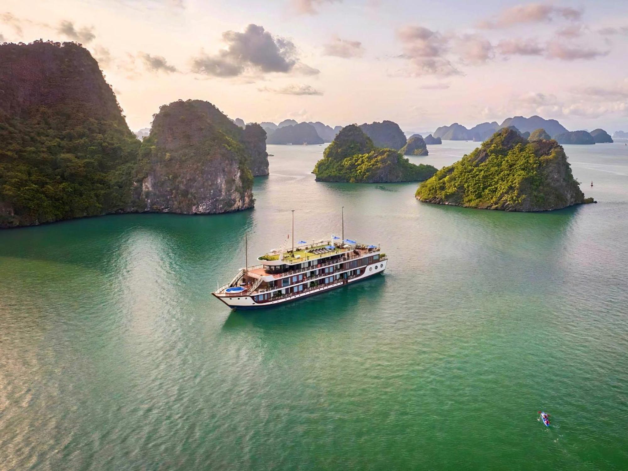 Le Journey Elegance Cruise Hotel Ha Long Eksteriør billede